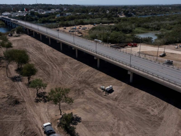 EU reabrirá cruce fronterizo de Texas tras desalojo de migrantes