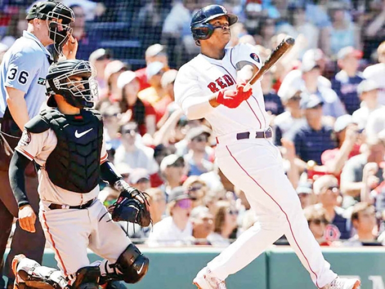 Nuevo multimillonario; Rafael Devers renueva con Boston
