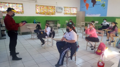 Escuelas retoman el regreso escalonado a las aulas