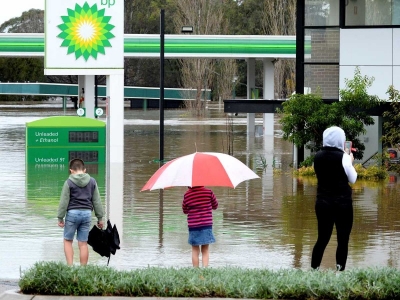 Evacuan a miles de personas en Sidney por amenaza de inundación