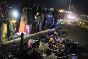 Sube a 52 el número de muertos tras arrollar un camión a vehículos y peatones en Kenia
