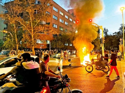 Saldo rojo en protestas por muerte de una mujer en Ir&aacute;n