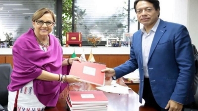 El equipo de Marcelo Ebrard entrega a Morena pruebas sobre Claudia Sheinbaum y Ad&aacute;n Augusto