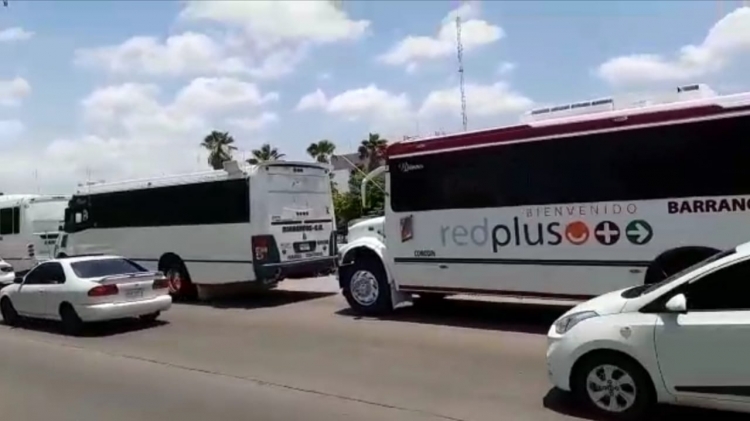 Taxis y Uber invaden ruta de camiones Barrancos-CU