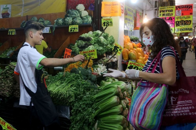 Alza en precio de frutas y verduras provoca que inflaci&oacute;n suba a 4.05% en agosto