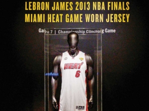 Subastan jersey de LeBron James en 3.7 mdd
