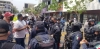 Policías jubilados y activos se confrontaron en el Ayuntamiento