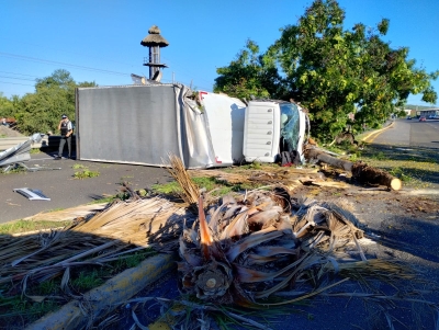 Choca cami&oacute;n de carga en la salida sur de Culiac&aacute;n: dos heridos