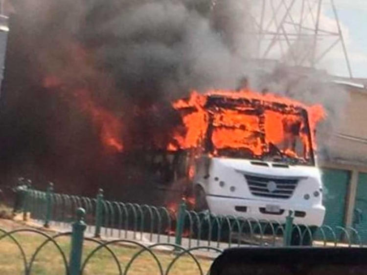 Grupos criminales atacan comercios y queman autos por operativo en Guanajuato