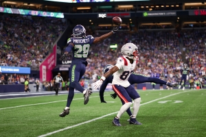 Seattle repite dosis a Patriotas y gana el kickoff 13-10 en el Lumen Field