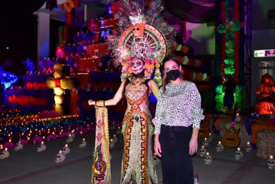 Con espectacular Altar Colosal conmemoran el D&iacute;a de Muertos en Salvador Alvarado