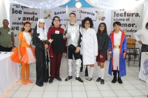 Viven las letras; Estudiantes celebran el D&iacute;a Internacional del Libro