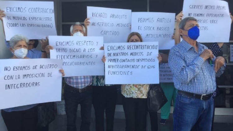 Dejan sin servicio m&eacute;dico a jubilados de Banrural