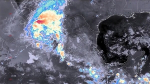 ‘Raymond’ deja 44 muertos en el país; toca tierra en Los Cabos como ciclón post-tropical