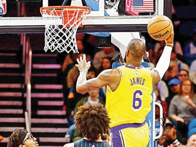 Lakers paran la hemorragia y vencen a Orlando