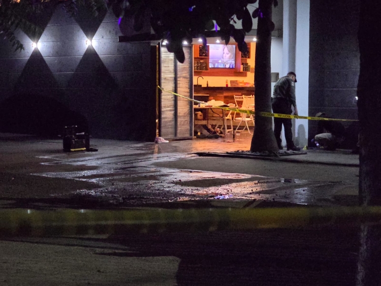 Gatilleros asesinan a joven que persegu&iacute;an; al refugiarse en una fiesta lo matan a balazos, al Sur de Culiac&aacute;n