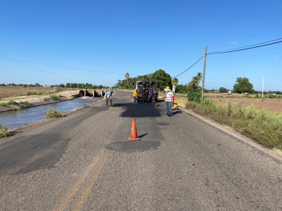 Empiezan programa de bacheo en carreteras de Angostura