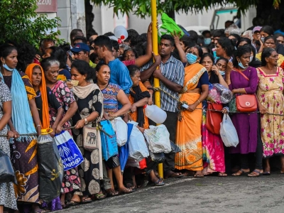 Miles en Sri Lanka buscan migrar tras la bancarrota del pa&iacute;s