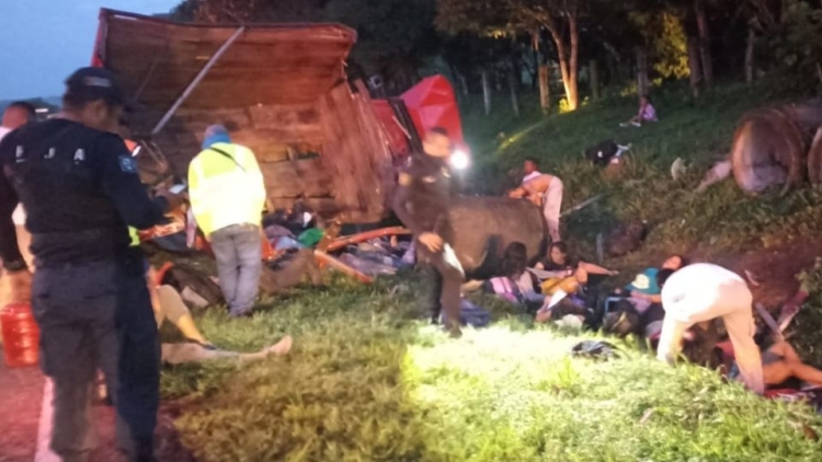 En Chiapas: accidente en tramo carretero Pijijiapan- Tonalá deja 10 migrantes muertos