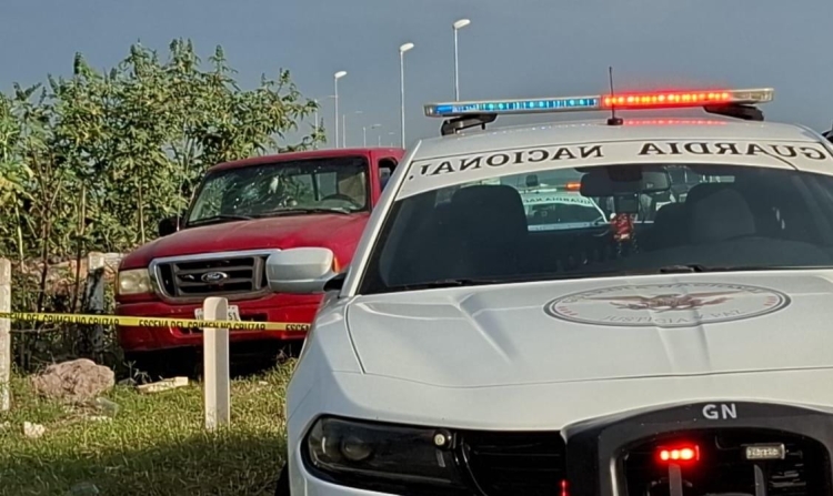 Un hombre es localizado asesinado en la caja de una camioneta, en Navolato