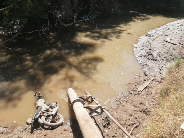 Localizan a persona sin vida al interior de canal de desagüe agrícola