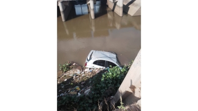 Resulta con golpes al caer en el canal San Lorenzo en el campo El Diez