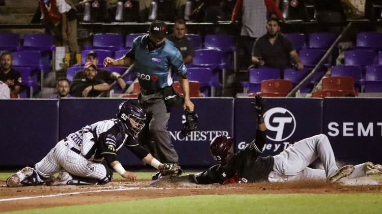 Con excelente pitcheo Sultanes se llevó el primero ante Culiacán