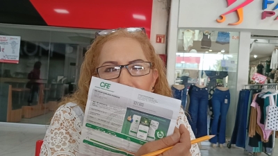 Recolecta colectivo recibos de CFE para llevar a M&eacute;xico por altos cobros