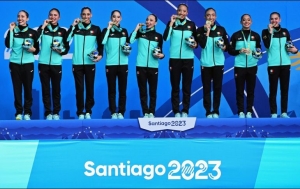 Tri de nataci&oacute;n art&iacute;stica gana oro y boleto ol&iacute;mpico para Par&iacute;s 2024