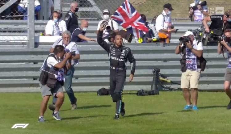 En accidentada y pol&eacute;mica carrera Hamilton gan&oacute; el GP Brit&aacute;nico