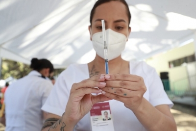 Tres mexicanos presentaron reacciones convulsivas después de recibir la vacuna contra Covid-19: Salud