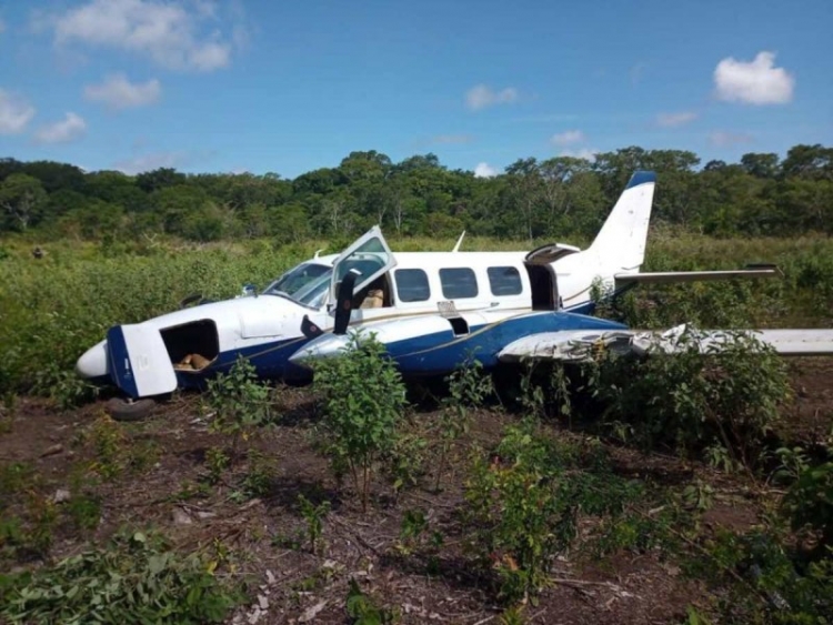 Ejercito captura avi&oacute;n repleto de coca&iacute;na en Campeche