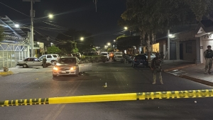 Asesinan a mujer y hombre queda herido en ataque a balazos contra tripulantes de auto en Culiac&aacute;n