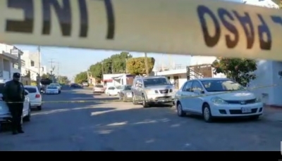 A punta de bala despojan una camioneta a una mujer, en Culiac&aacute;n