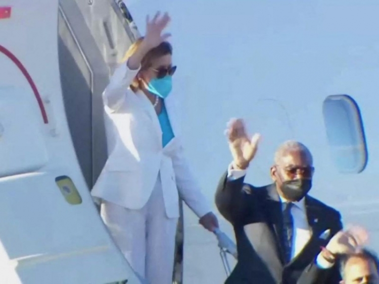 Pelosi abandona Taiw&aacute;n y culmina visita que enfureci&oacute; a China