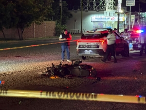 Tras impactarse contra una camioneta murió un motociclista en la colonia Guadalupe Victoria