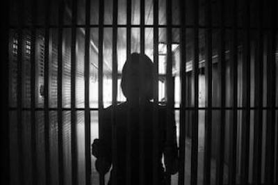 Vinculan a proceso a mujer acusada de abuso sexual