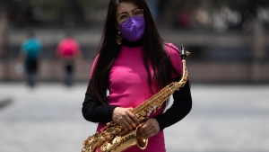La saxofonista María Elena Ríos, víctima de ataque de ácido en Oaxaca, acusa que su agresor salió libre tras audiencia