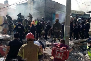 Explosi&oacute;n y derrumbe en la CDMX deja una mujer muerta y 12 heridos