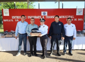 Alcalde de Navolato entregó uniformes a elementos de Tránsito Municipal