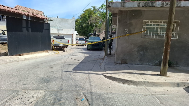 Encuentran a una persona asesinada junto a una Escuela Primaria, en La Campi&ntilde;a, en Culiac&aacute;n; estaba envuelta en una cobija