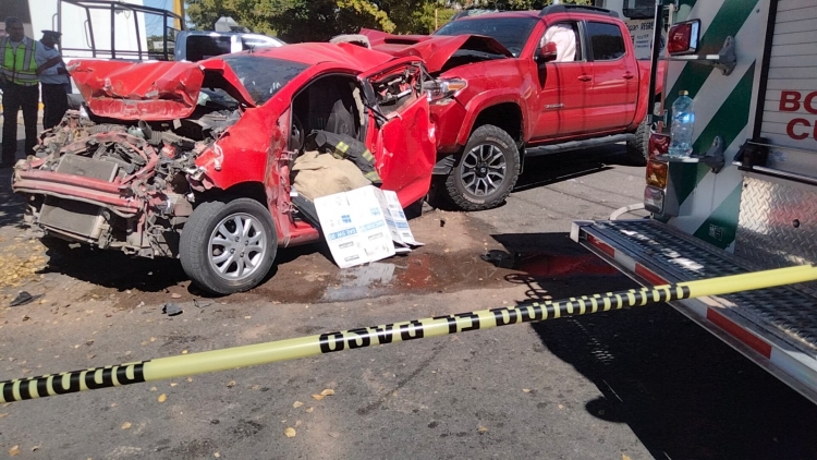 Aparatoso accidente en bulevares Anaya y Universitarios de Culiacán: un muerto y tres heridos