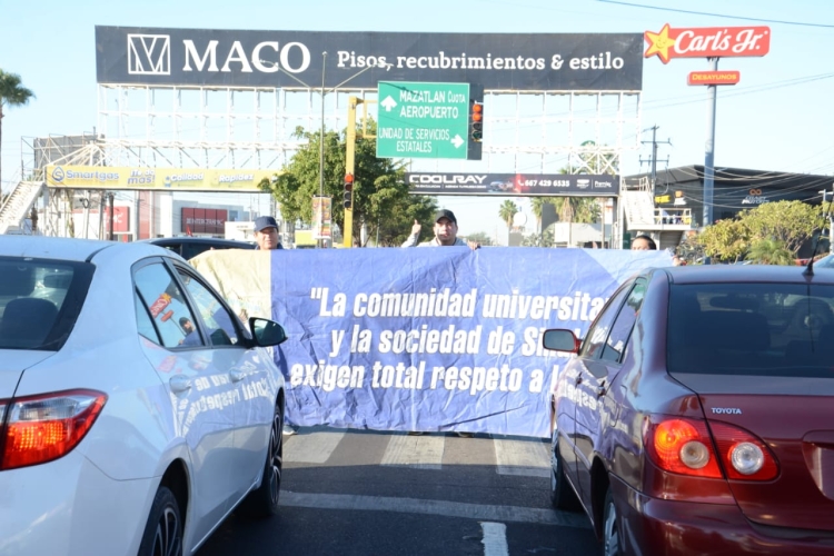 Universitarios realizan intensa jornada de volanteo en defensa de la autonomía de la UAS