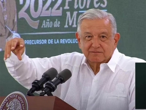 L&oacute;pez Obrador evade cr&iacute;ticas por contratar a m&eacute;dicos cubanos