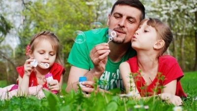 D&iacute;a del Padre 2023: estos son los mejores 5 regalos que le podr&iacute;as obsequiar, seg&uacute;n ChatGPT