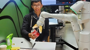Google, el gigante de la Inteligencia Artificial, hace demostración de robots meseros