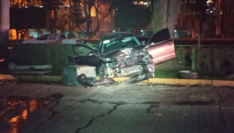 Un muerto y dos mujeres heridas deja choque de un automóvil frente a Palacio de Gobierno en Culiacán