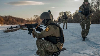 Ucrania dice que Rusia quiere dividir a la naci&oacute;n y pide m&aacute;s armas