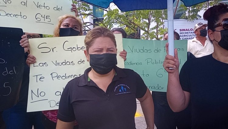 Viudas de policías amenazan con irse a huelga de hambre si no quitan el veto a Ley