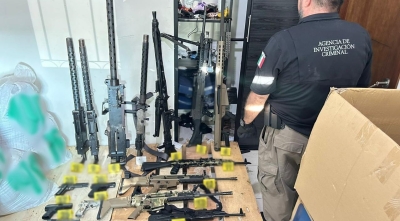 Autoridades Federales realizan cateo en Urbivilla del Cedro, en Culiac&aacute;n, y aseguran arsenal